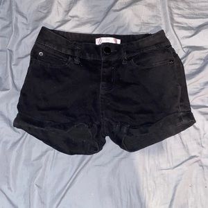 No boundaries black shorts